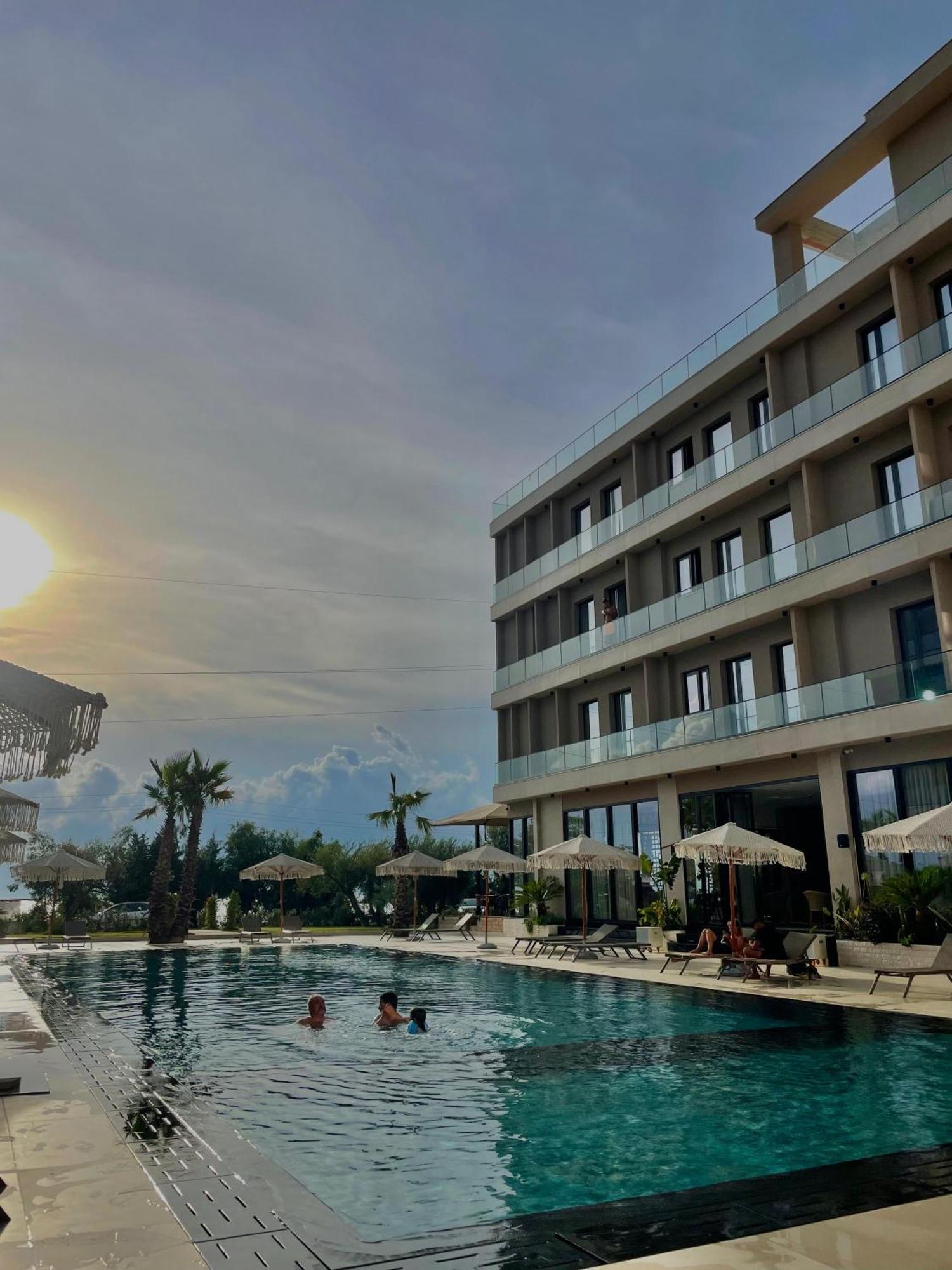 Tris3 Hotel Radhimë Exteriör bild