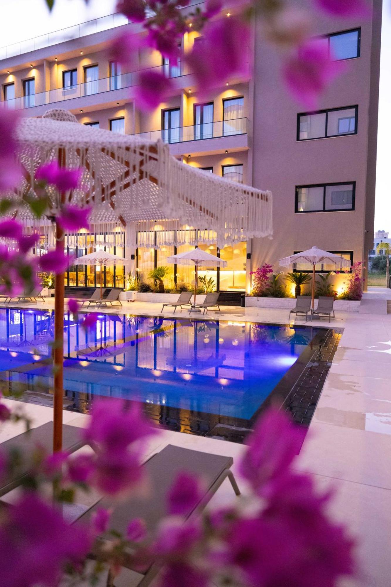 Tris3 Hotel Radhimë Exteriör bild