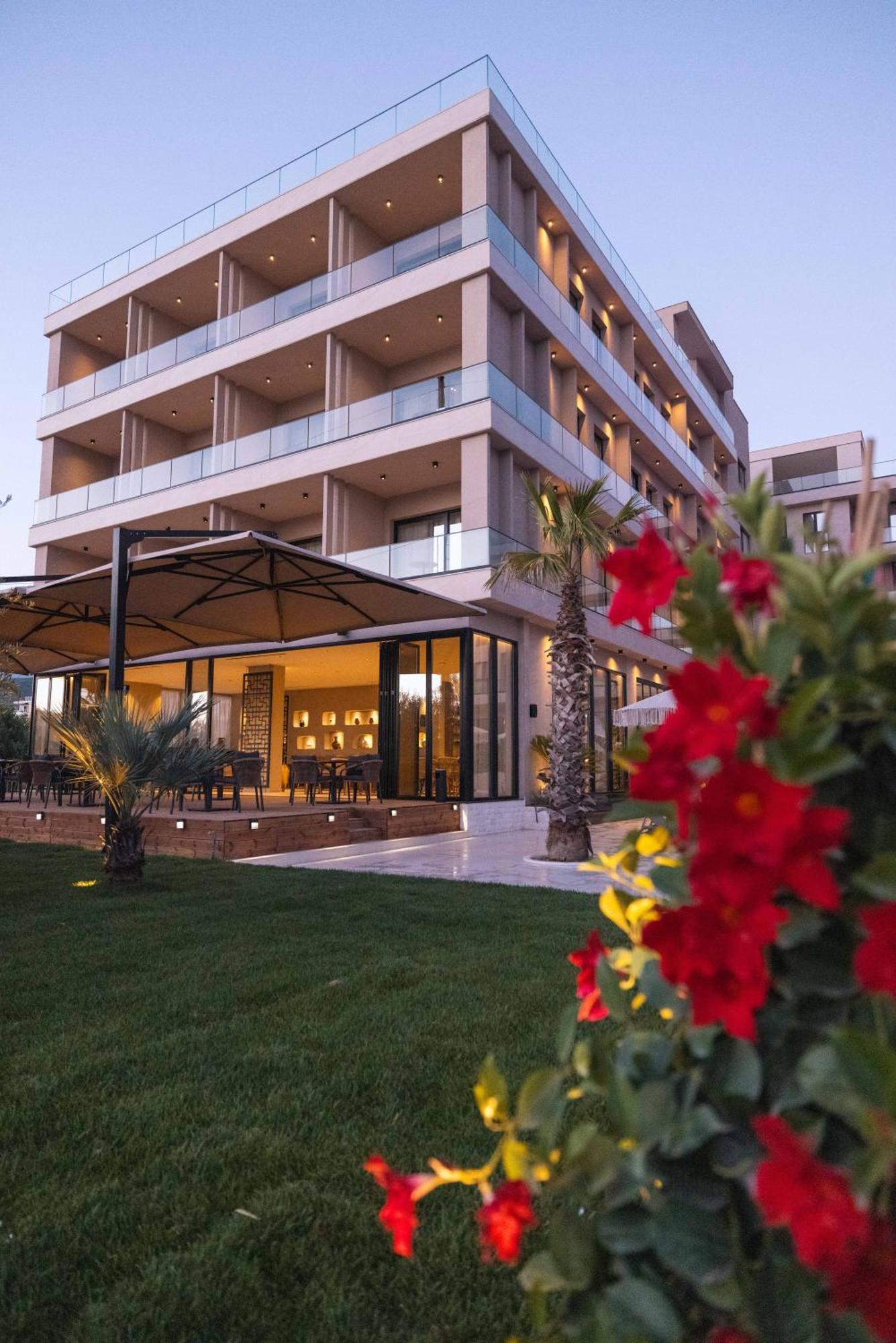 Tris3 Hotel Radhimë Exteriör bild