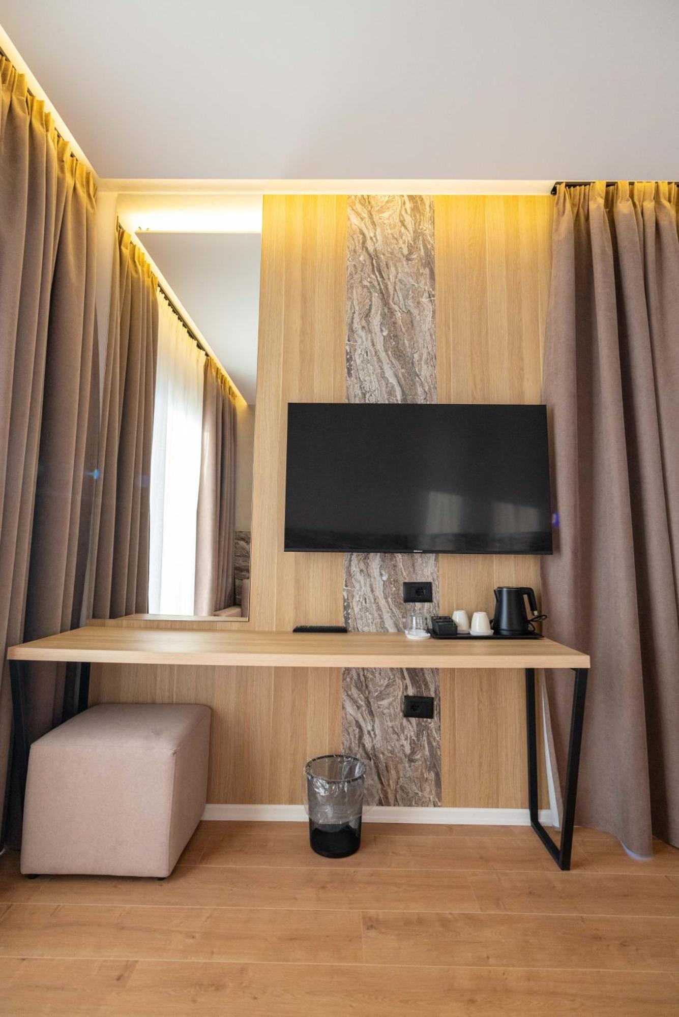 Tris3 Hotel Radhimë Exteriör bild